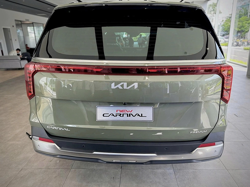 New KIA Carnival 2.2D Premium 8S​2